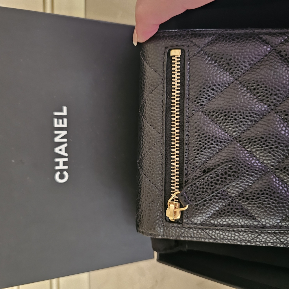 CHANEL Black Quilted NEW wallet with Gold Logo - Picture 11 of 11